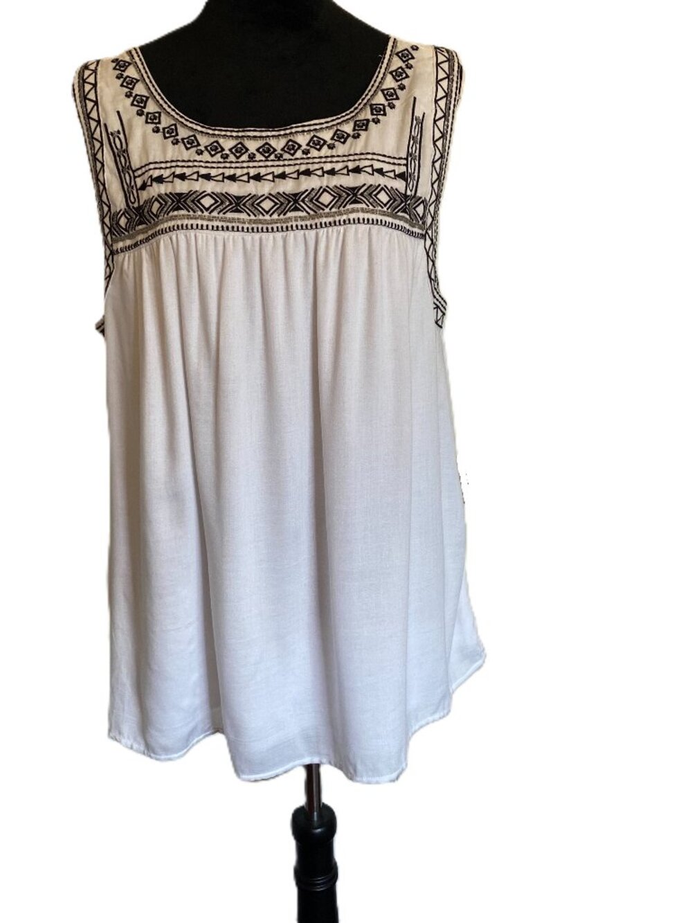 Lane Bryant SZ 20 White Cotton Sleeveless Square neck Top Black Embroidery